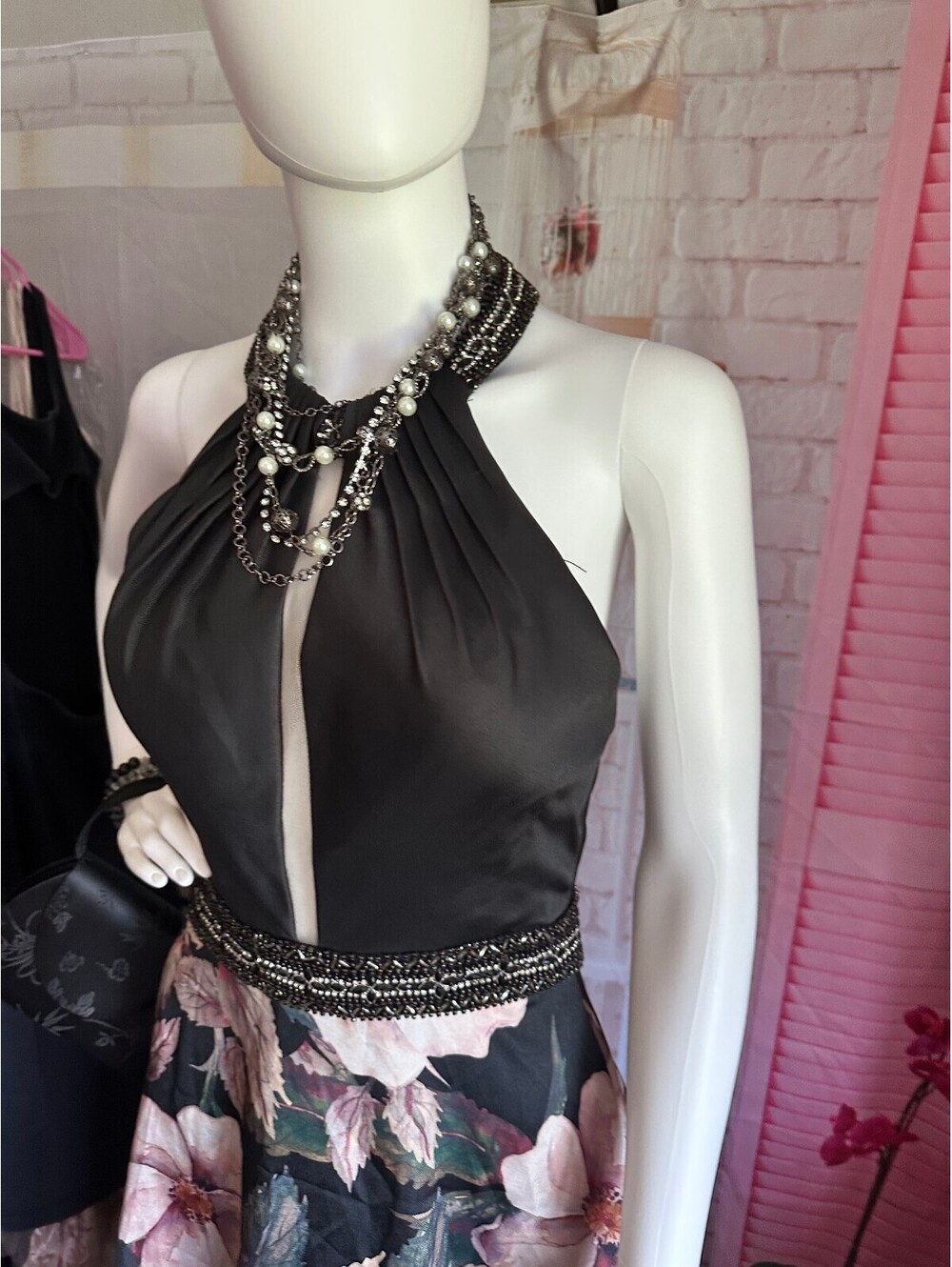 Chic Floral A-Line Party Dress in Black and Pink - Picture 3 of 14
